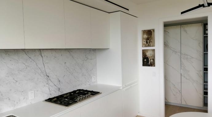 Aluminum pantry cabinets in grey and including doors in Neolith