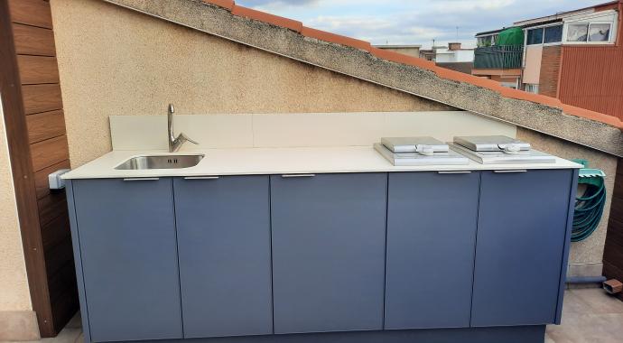 Outdoor aluminum kitchen in Anthracite Grey