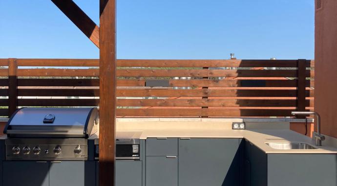 Outdoor aluminum kitchen in Anthracite Grey