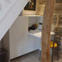 Bureau personnalisé sous l'escalier en aluminium laqué blanc