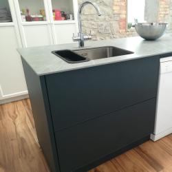 Contemporary kitchen in white and grey